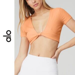 ALO YOGA | CANTALOUPE ORANGE RIBBED KNOTTY SHORT SLEEVE | XS